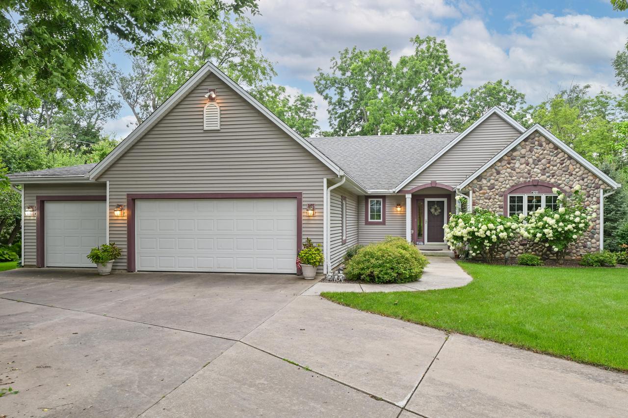 W765 Potters Cir, East Troy, WI 53120