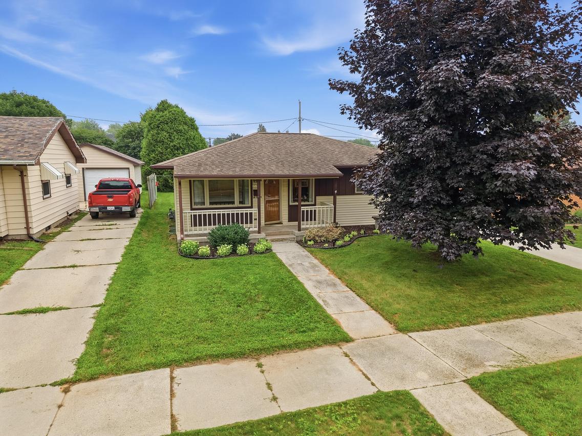 2529 S 15th St, Sheboygan, WI 53081