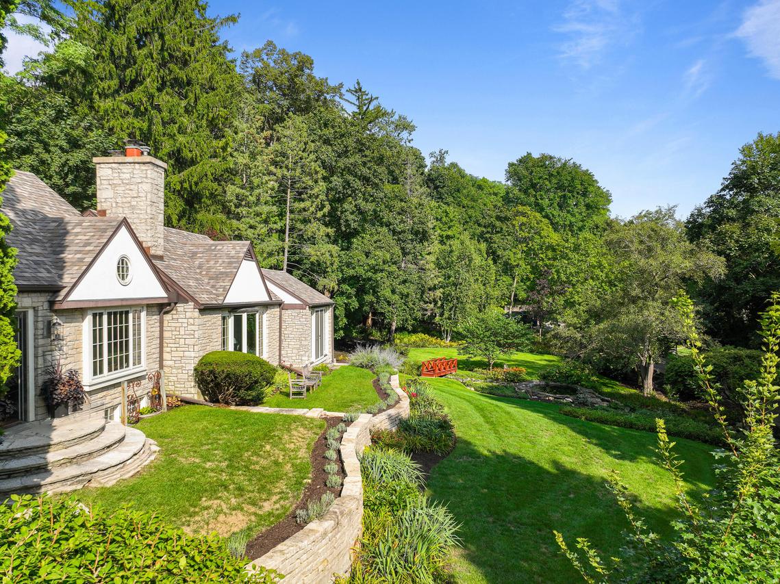 466 N Lower Gardens, Fontana, WI 53125