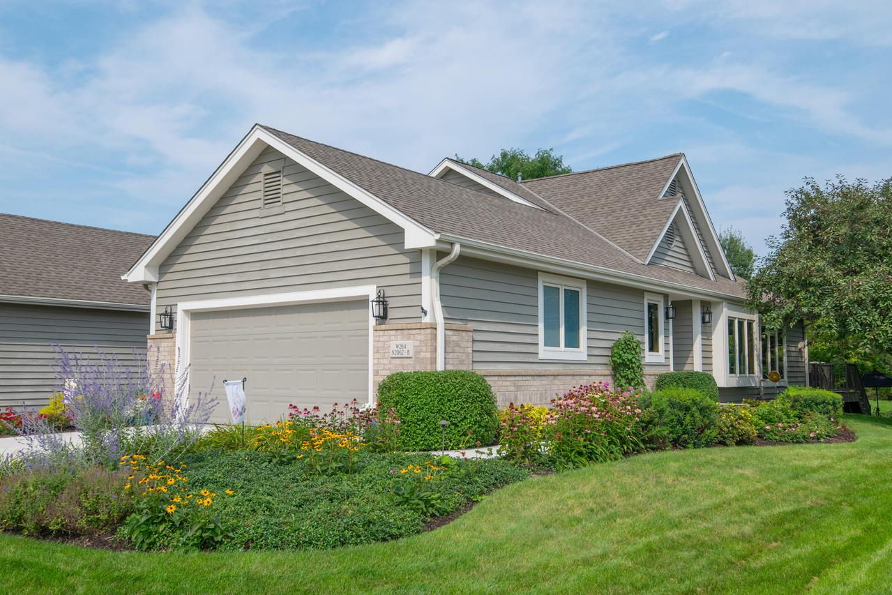 W264N2062 Deer Haven #2, Pewaukee, WI 53072