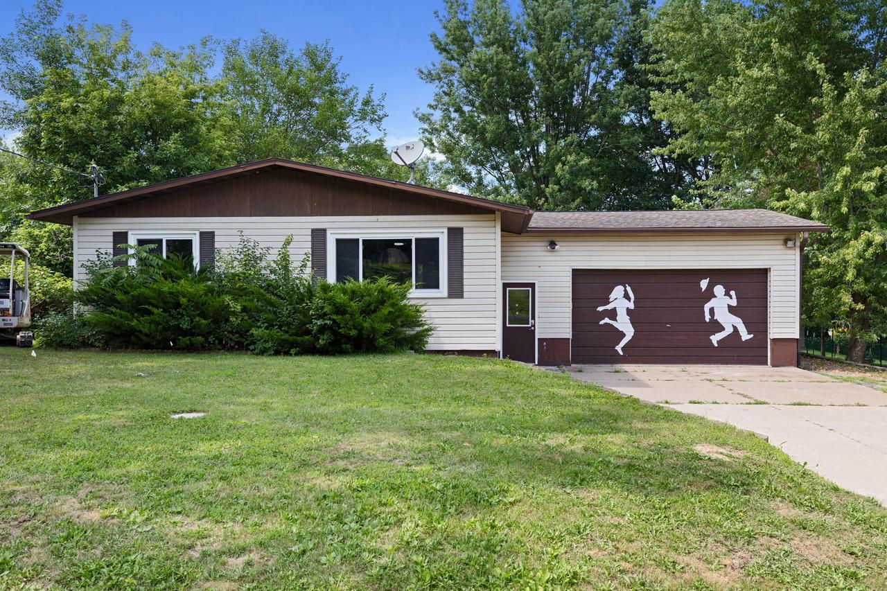 460 Center St, Dakota, WI 55925