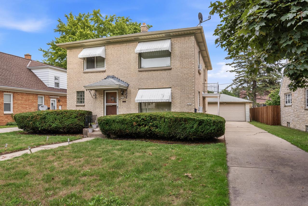 2180 S 81st St, West Allis, WI 53219