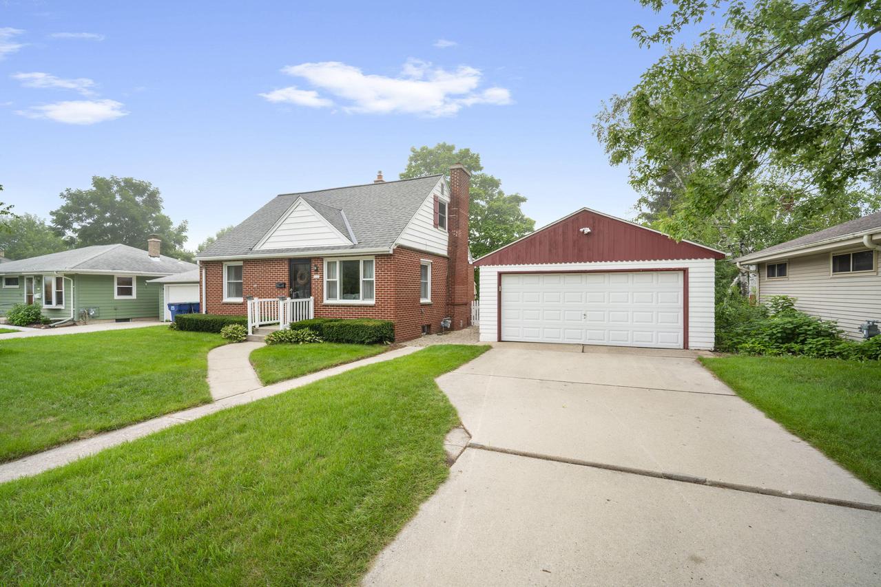 1121 2nd Ave, Grafton, WI 53024