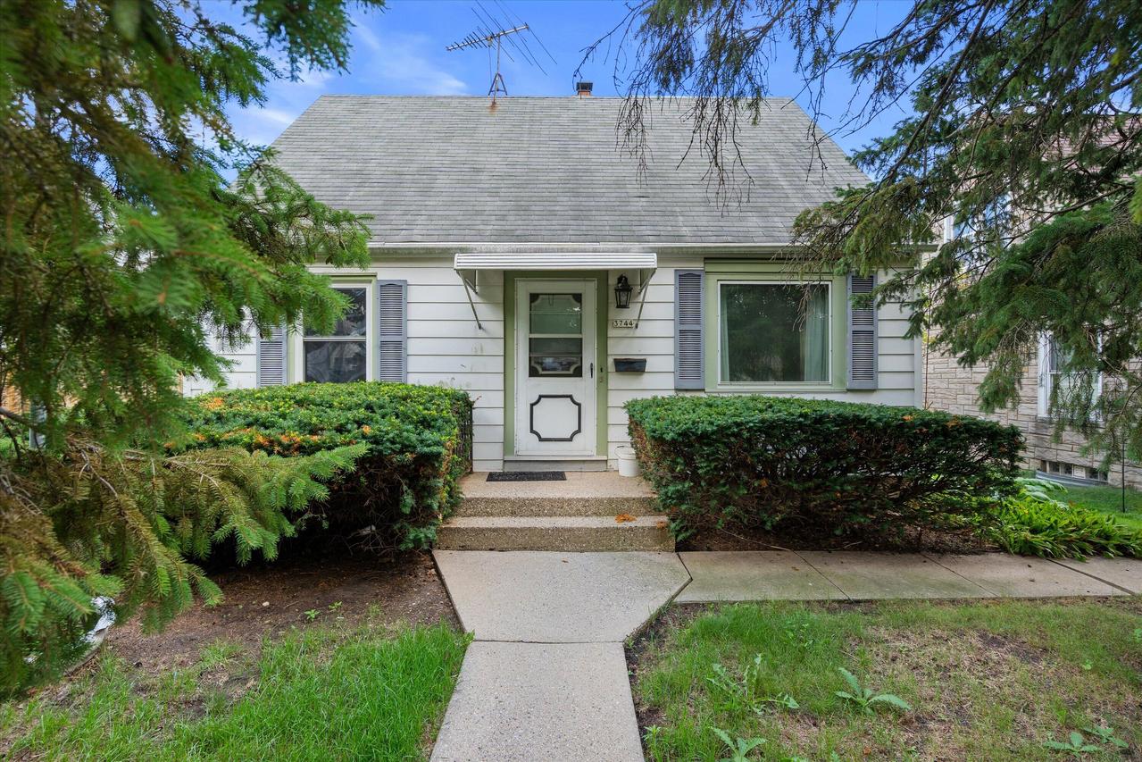 3744 S 19th St, Milwaukee, WI 53221