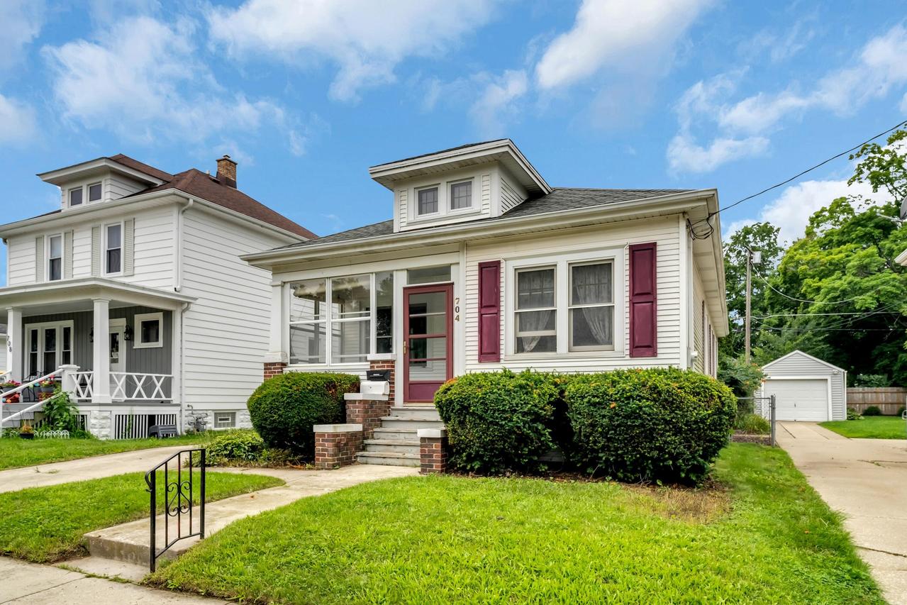 704 Belmont Ave, Racine, WI 53405
