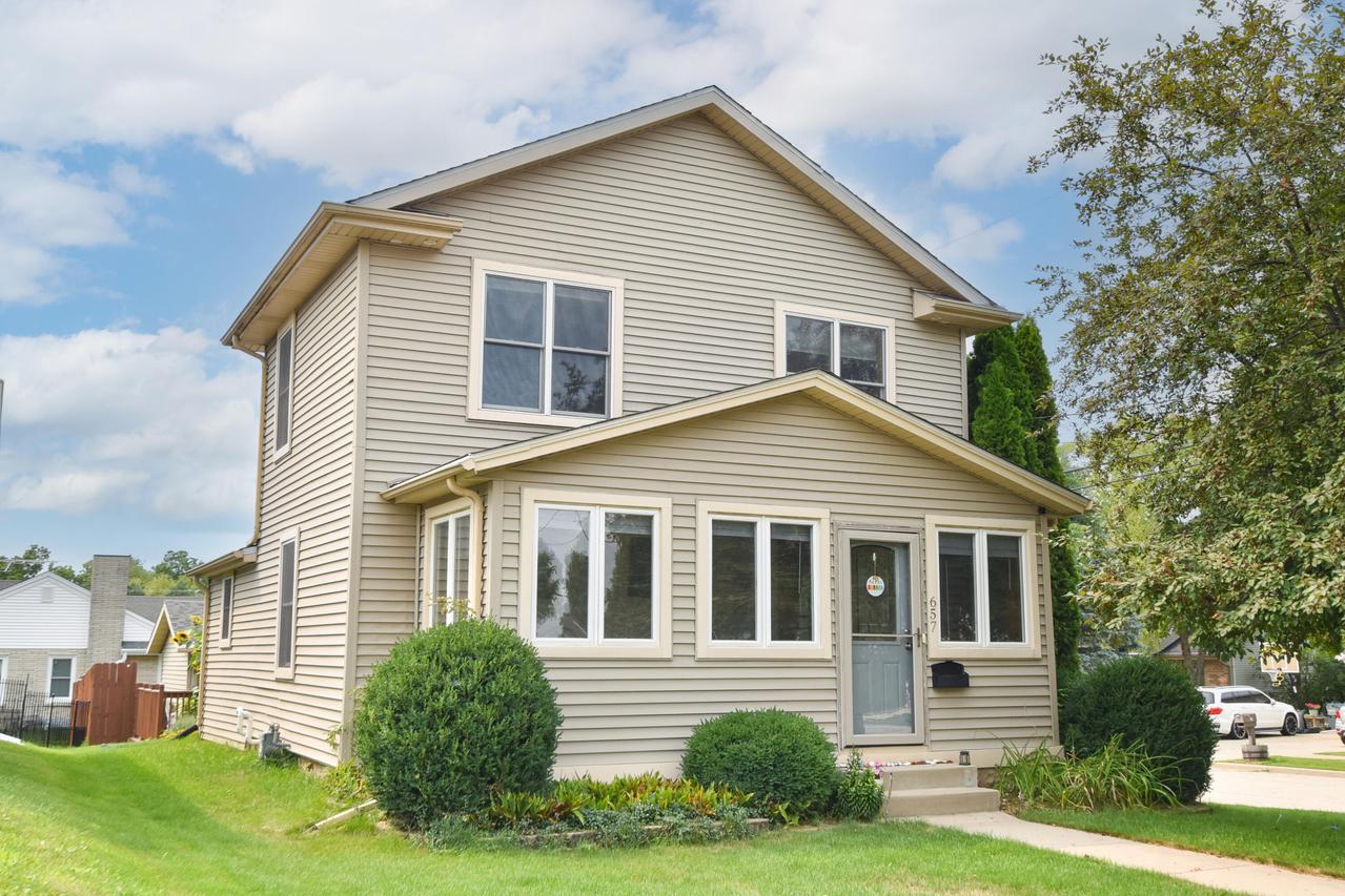 657 First St, Hartford, WI 53027