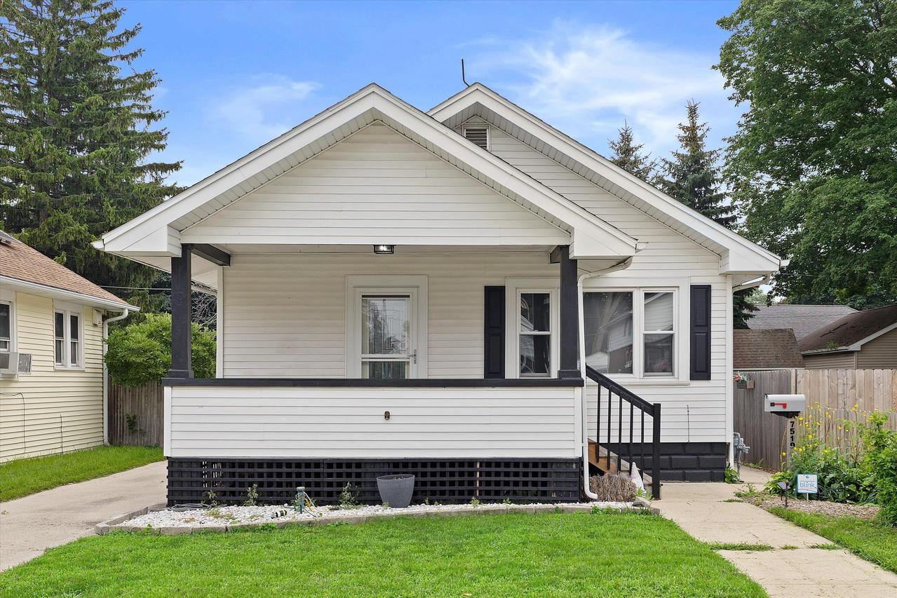 7519 10th Ave, Kenosha, WI 53143