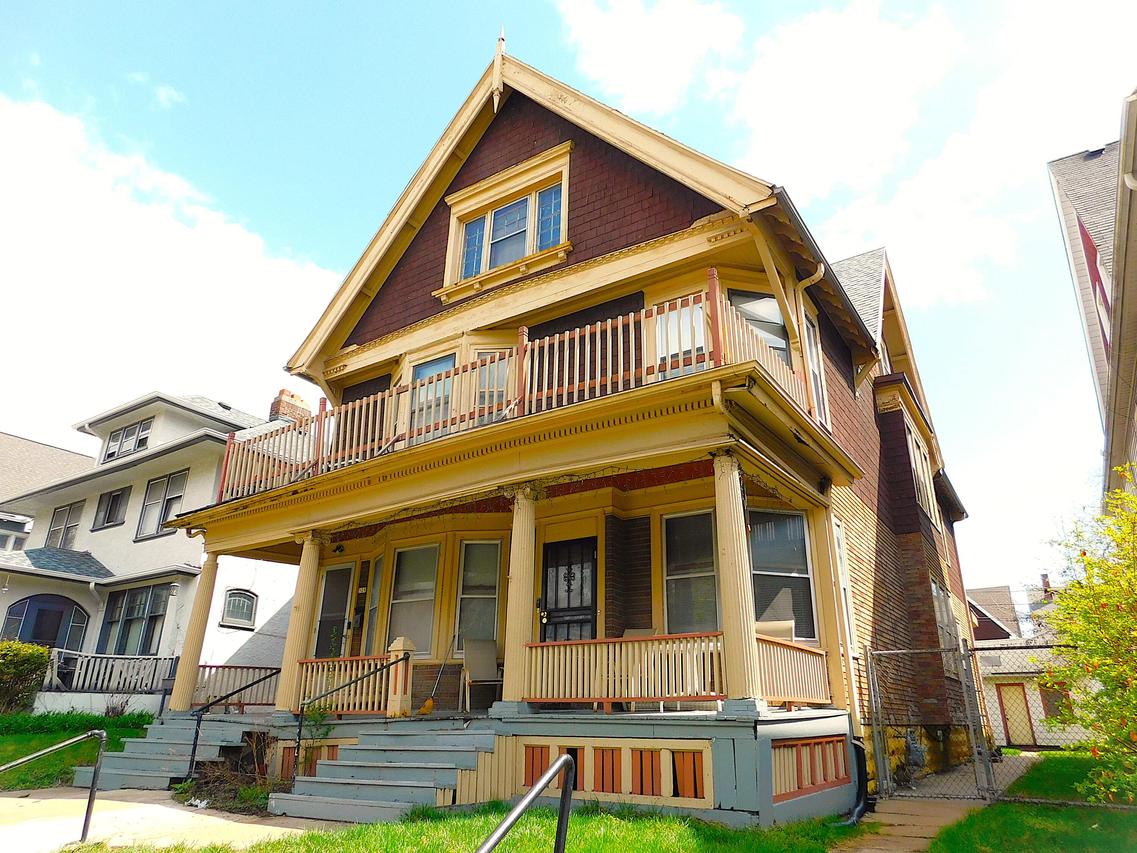 526 N 32nd St #528, Milwaukee, WI 53208