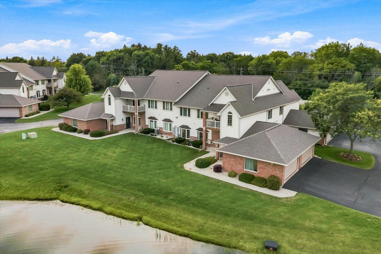 827 Cheyenne Ave #D, Grafton, WI 53024