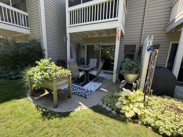 240 Marina Ct #28, Waterford, WI 53185