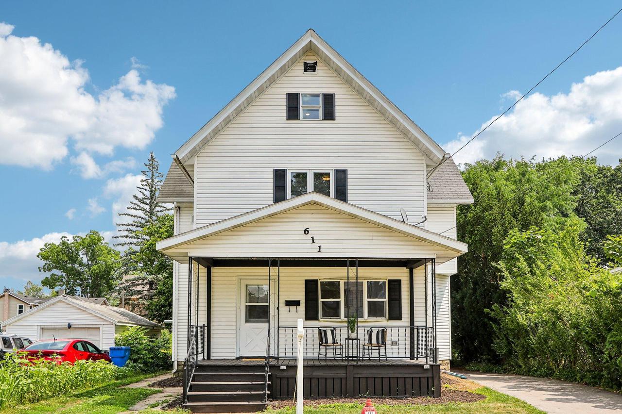 611 S 8th St, Watertown, WI 53094