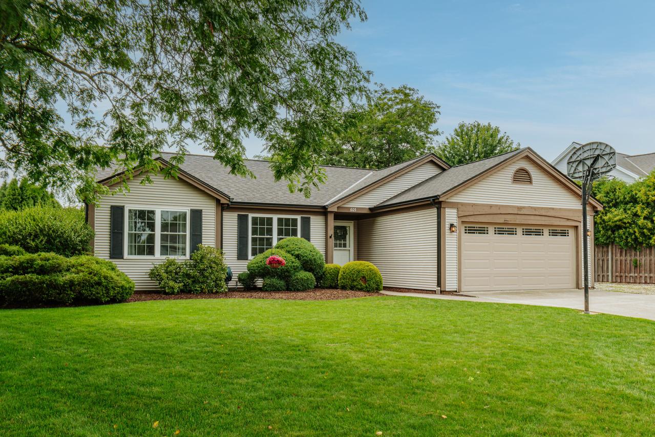 605 E Quail Run, Oak Creek, WI 53154