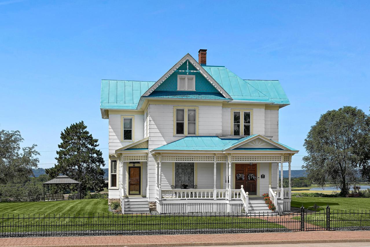 421 2nd Ave, Onalaska, WI 54650