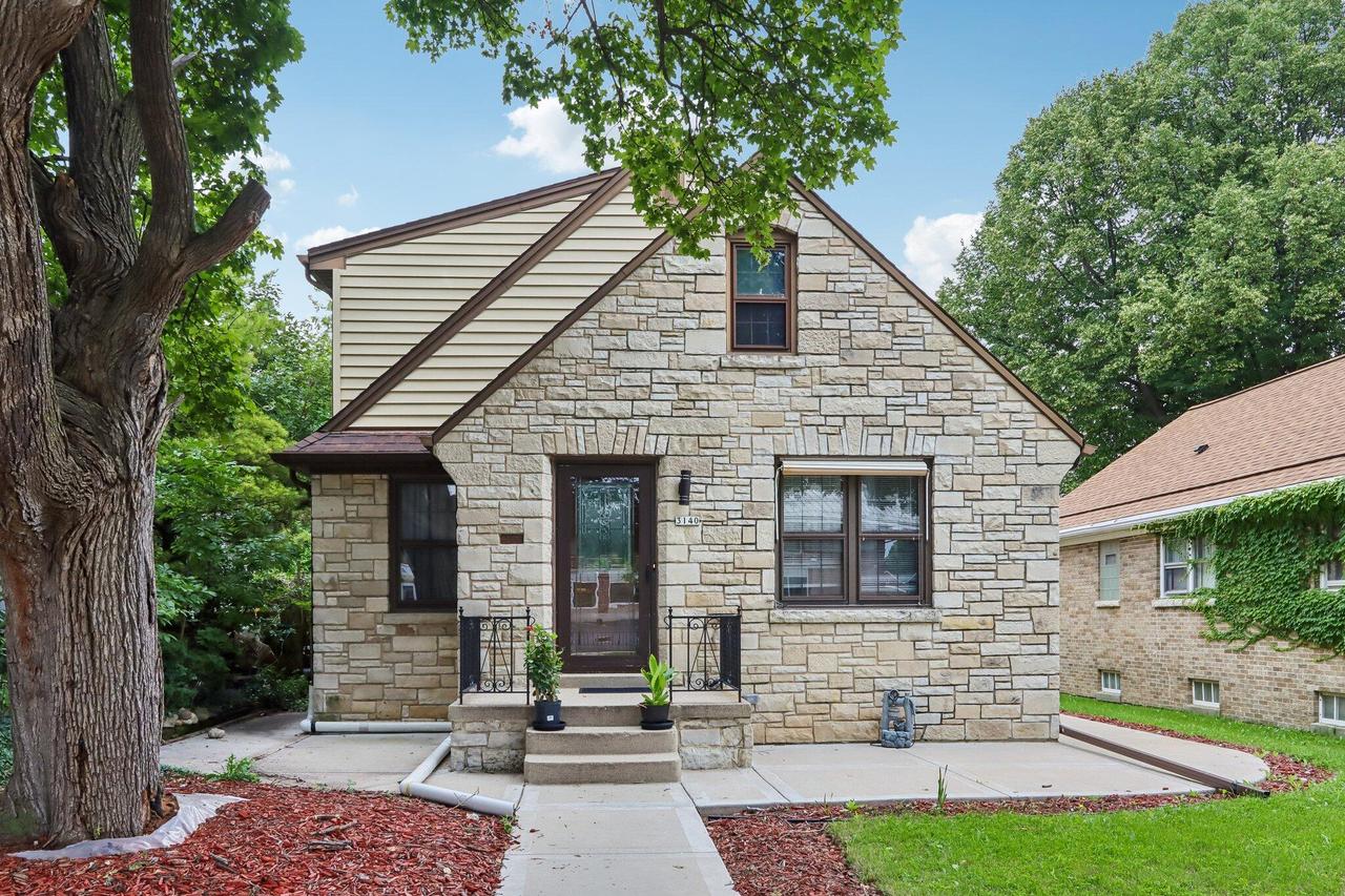 3140 S 40th St, Milwaukee, WI 53215