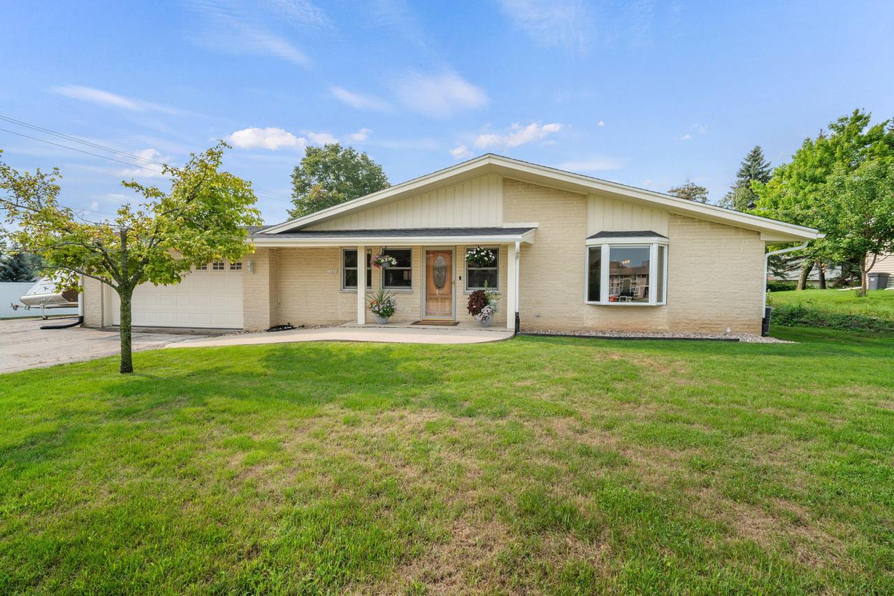 12405 W Euclid Ave, New Berlin, WI 53151