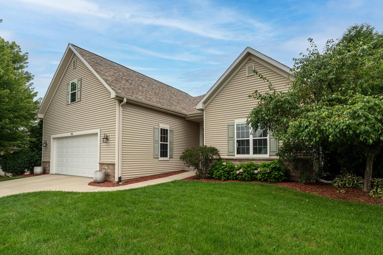 1032 Juniper Ln, Hartford, WI 53027