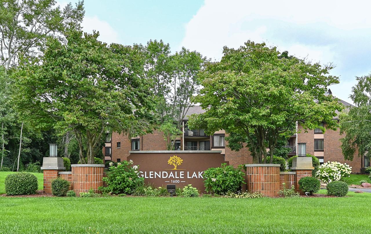 1600 W Green Tree Rd #B130, Glendale, WI 53209