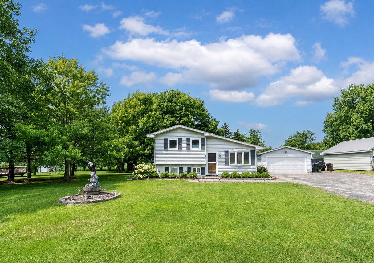 135 Prairie St, Sharon, WI 53585