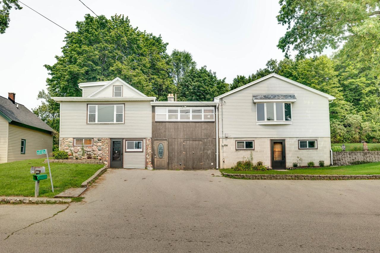 W345S10334 Wambold Rd, Eagle, WI 53149