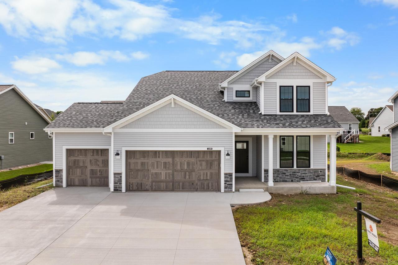1499 Patton Dr, Hartford, WI 53027
