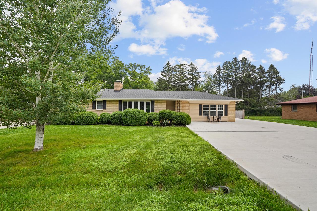 4223 Canterbury Ln, Mount Pleasant, WI 53403
