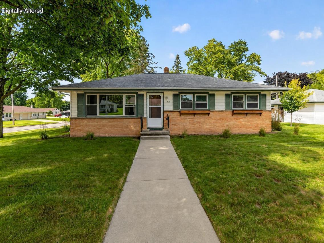 916 Jefferson St, West Bend, WI 53090