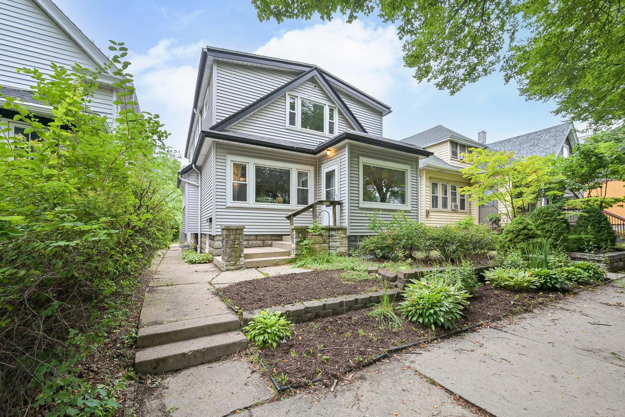 2727 S Austin St, Milwaukee, WI 53207