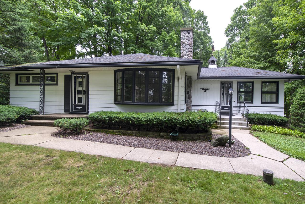 755 Adelmann Ave, Brookfield, WI 53045