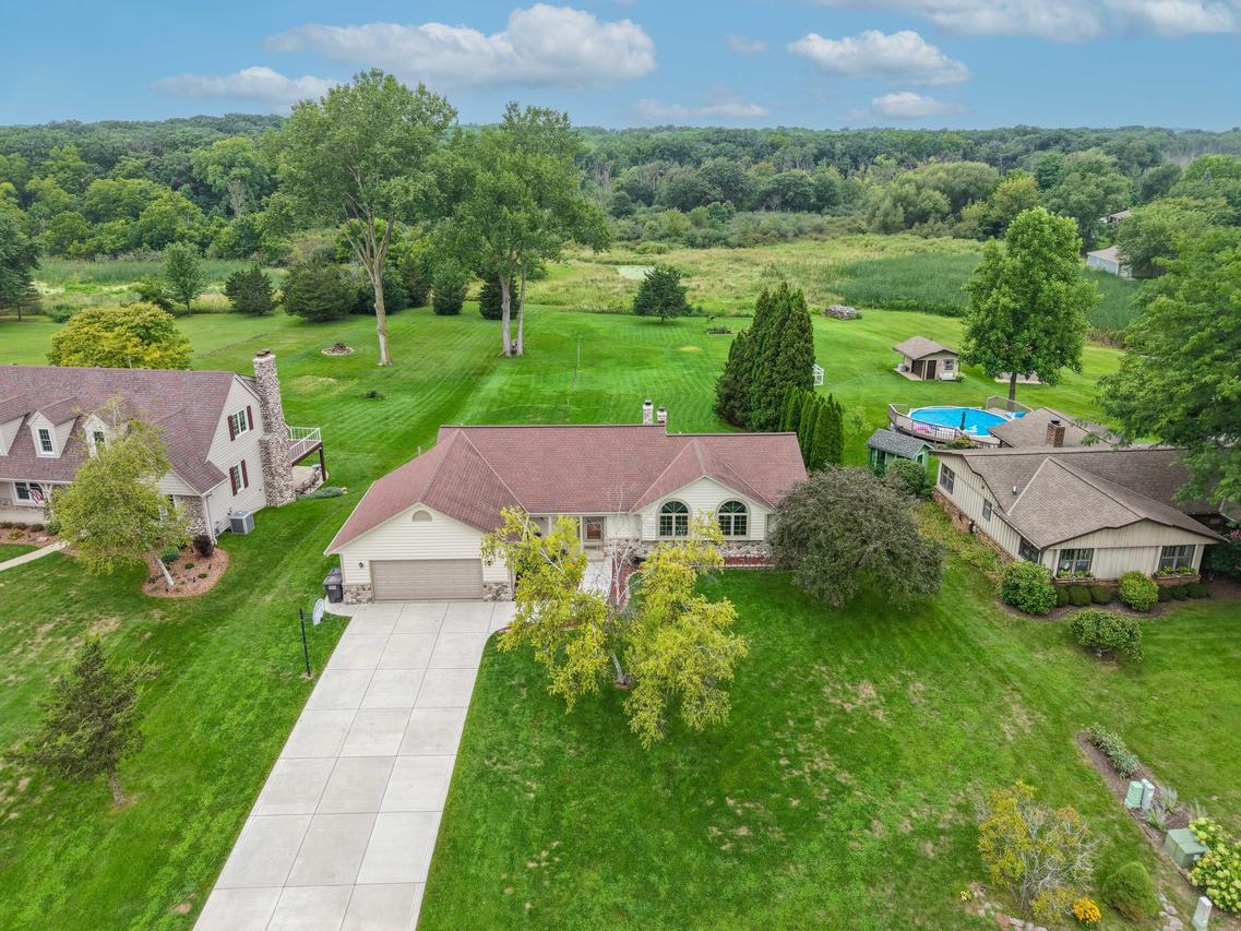 27346 Foxhaven Dr, Norway, WI 53185