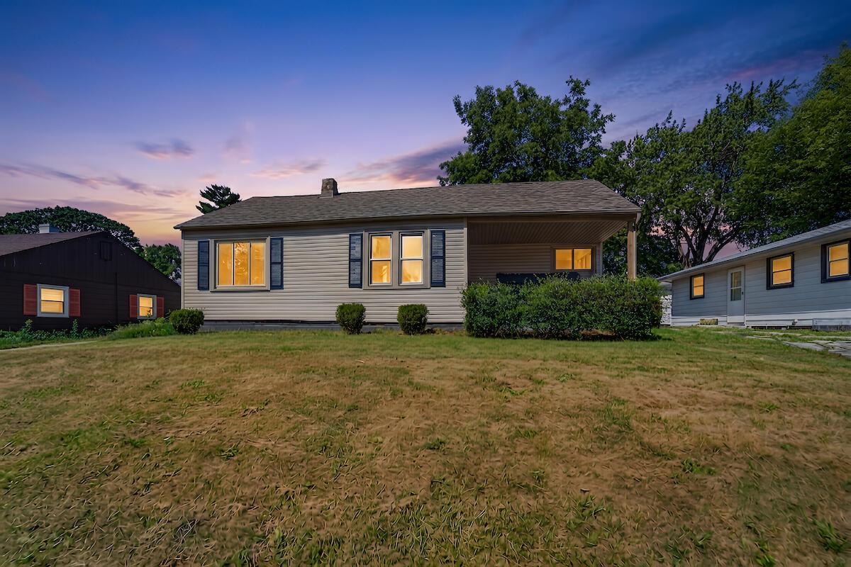 2018 Cleveland Ave, Racine, WI 53405