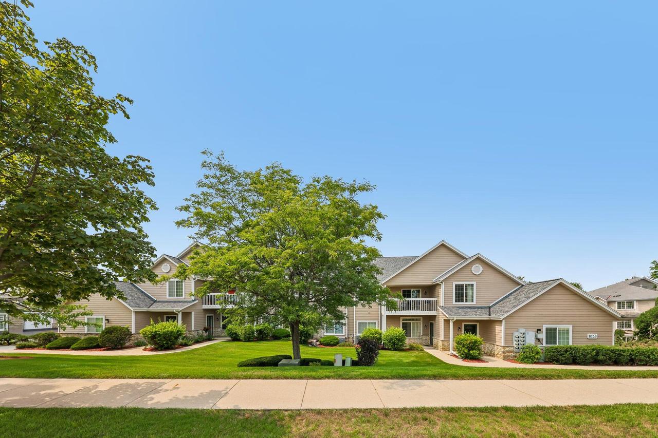 1038 River Pl. #7, Waukesha, WI 53189