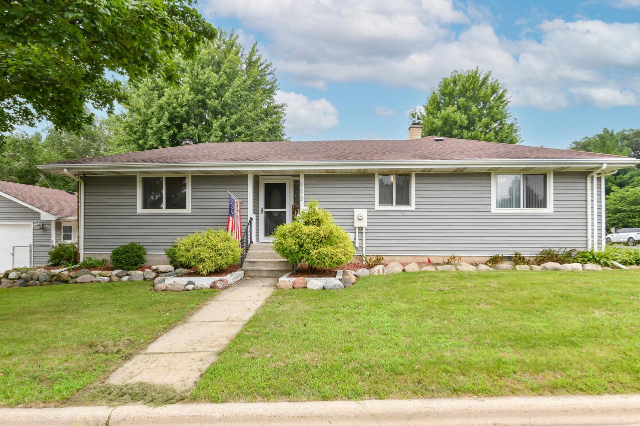 619 Phoenix St, Delavan, WI 53115