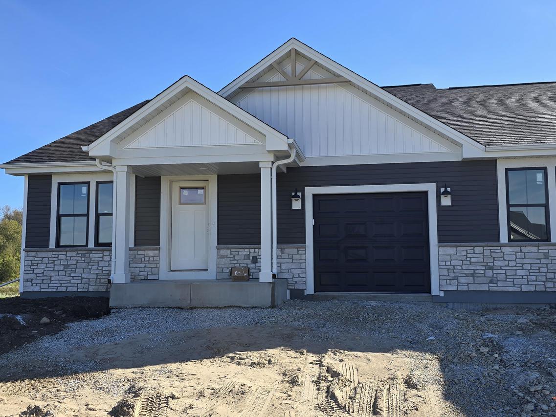 W219N16314 Jasmine Ct, Jackson, WI 53037