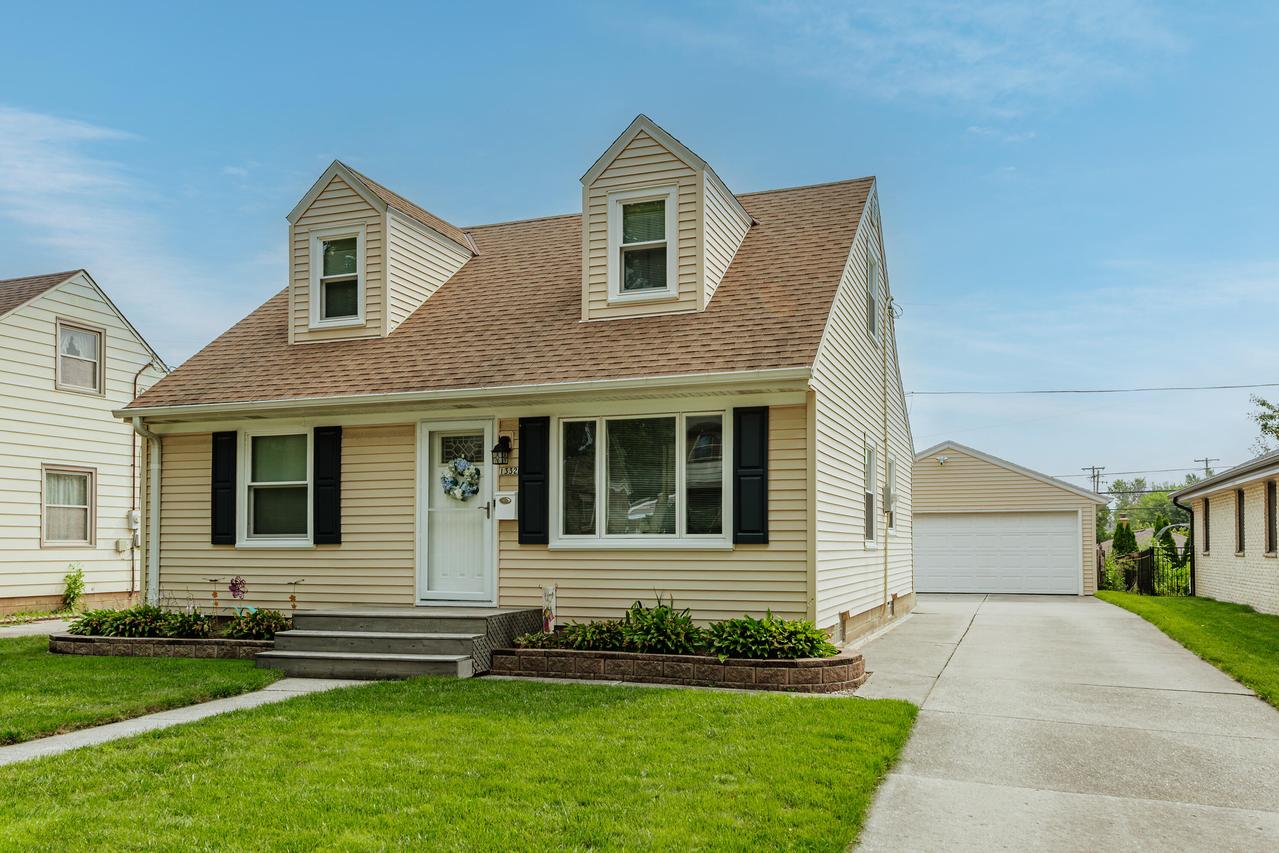 1332 S 94th St, West Allis, WI 53214