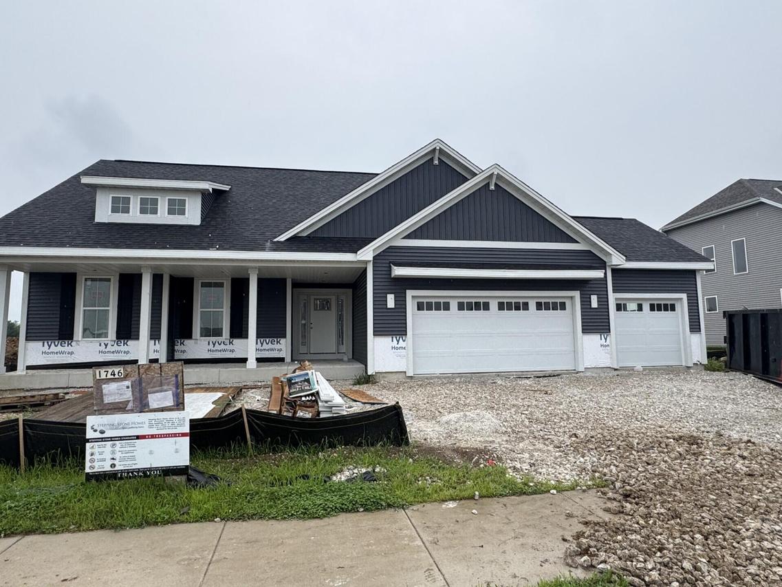 1746 Switchgrass St, Oconomowoc, WI 53066