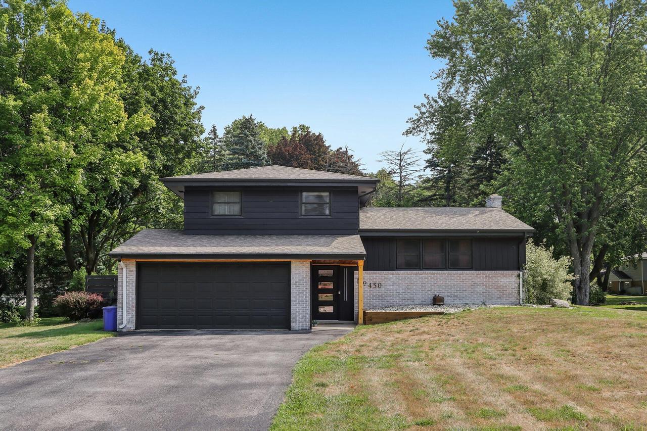 450 Rip Van Winkle Dr, Brookfield, WI 53186