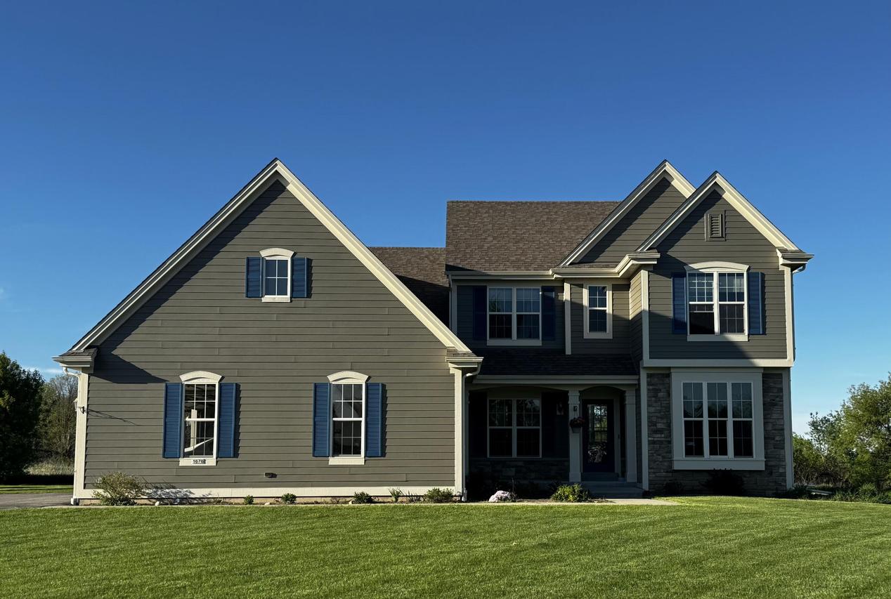 1676 Moonlit Dr, Richfield, WI 53076
