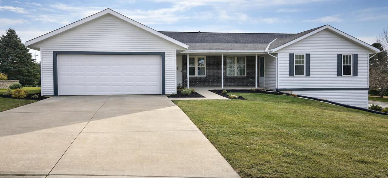 622 Lous Way, Slinger, WI 53086