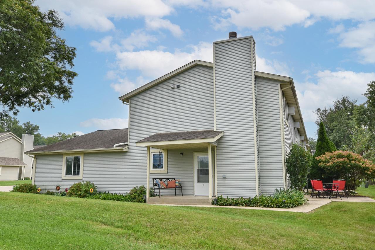 433 S Slinger Rd #S-4, Slinger, WI 53086