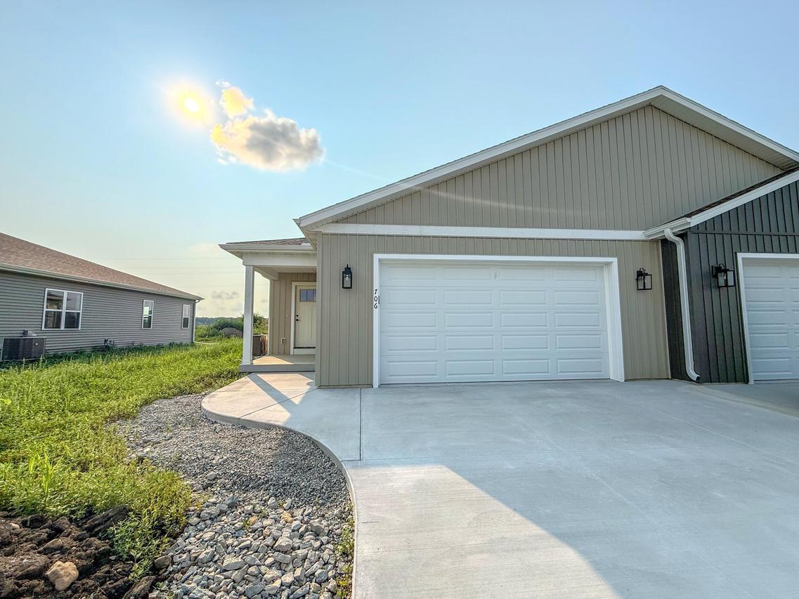 706 Johnson St, Watertown, WI 53094