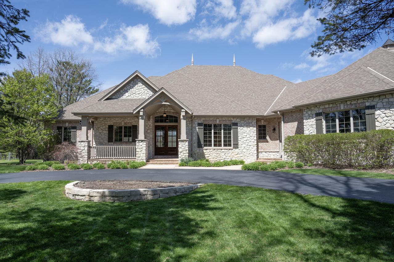 1512 W W County Line Rd, Mequon, WI 53092