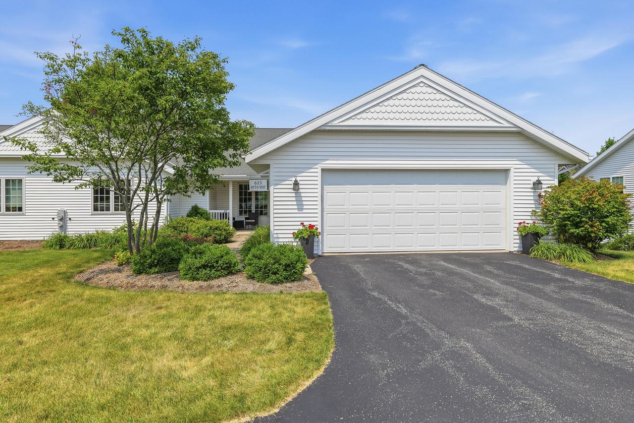 613 Otto Ln, Elkhart Lake, WI 53020