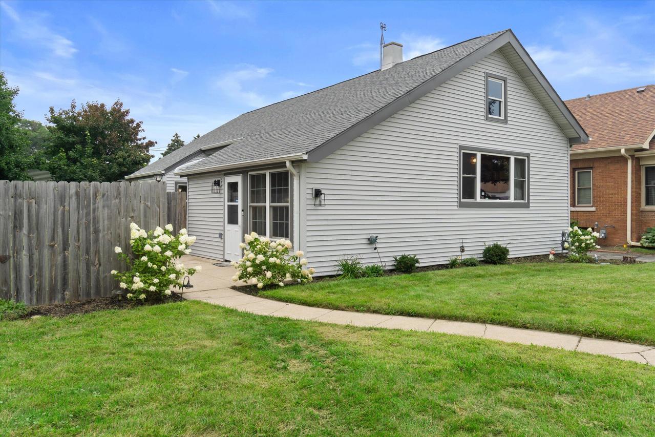 1618 Richard Ave, Mount Pleasant, WI 53403
