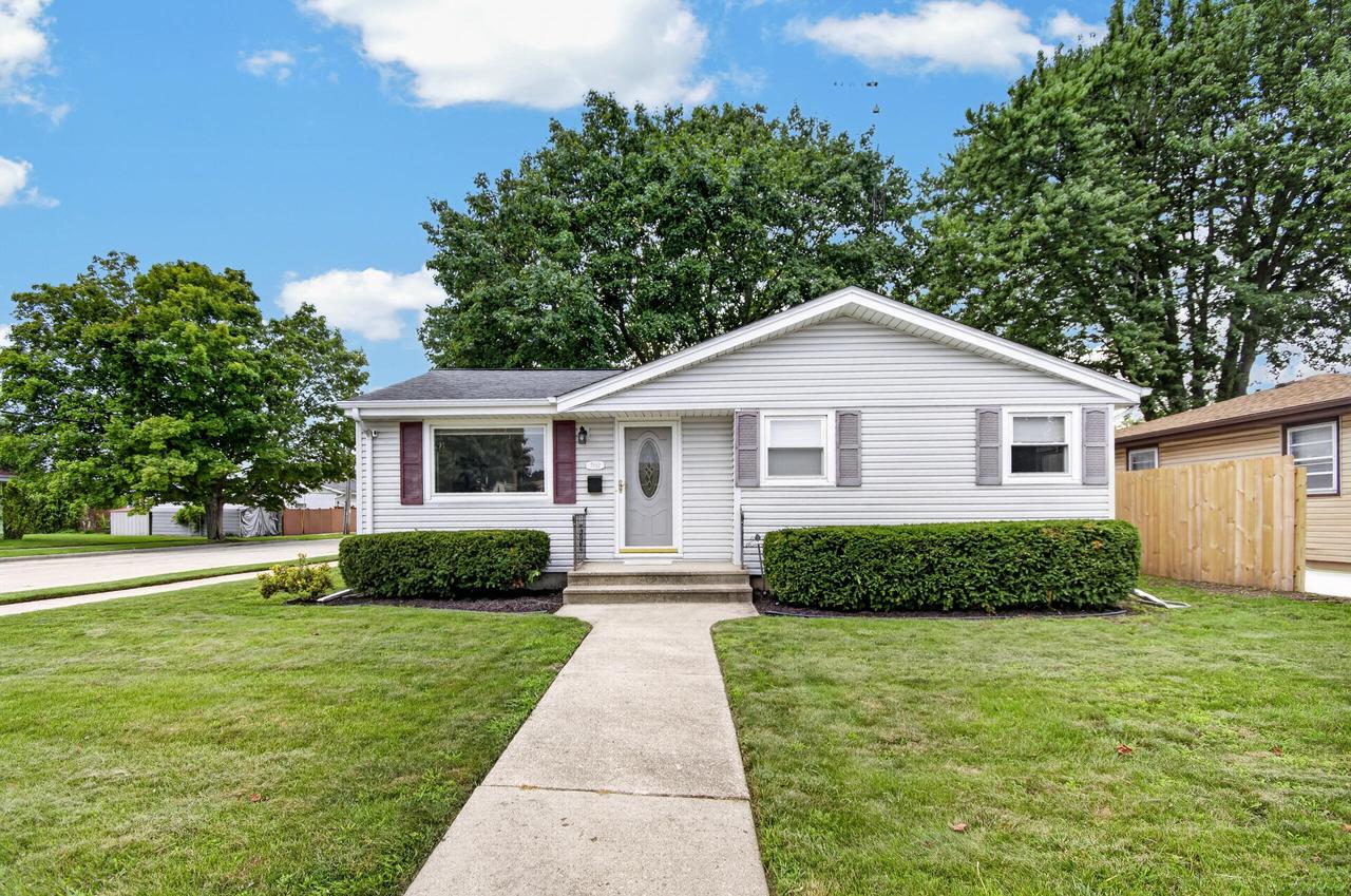7852 32nd Ave, Kenosha, WI 53142