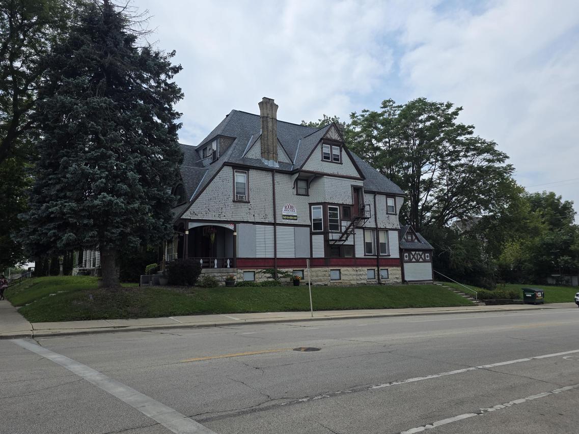 761 N 25th St, Milwaukee, WI 53233