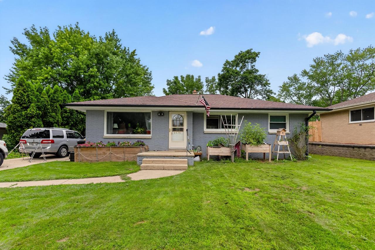 4436 W Dunwood Rd, Brown Deer, WI 53223