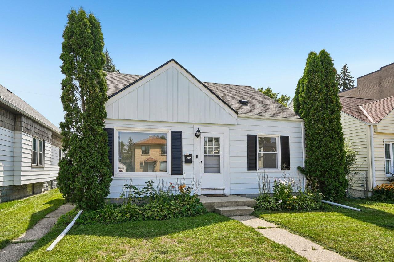 7935 W Becher St, West Allis, WI 53219