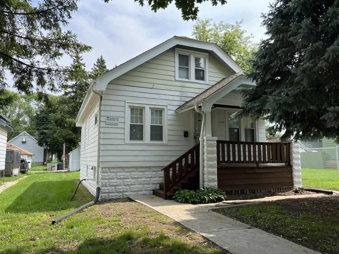 4556 N 29th St, Milwaukee, WI 53209