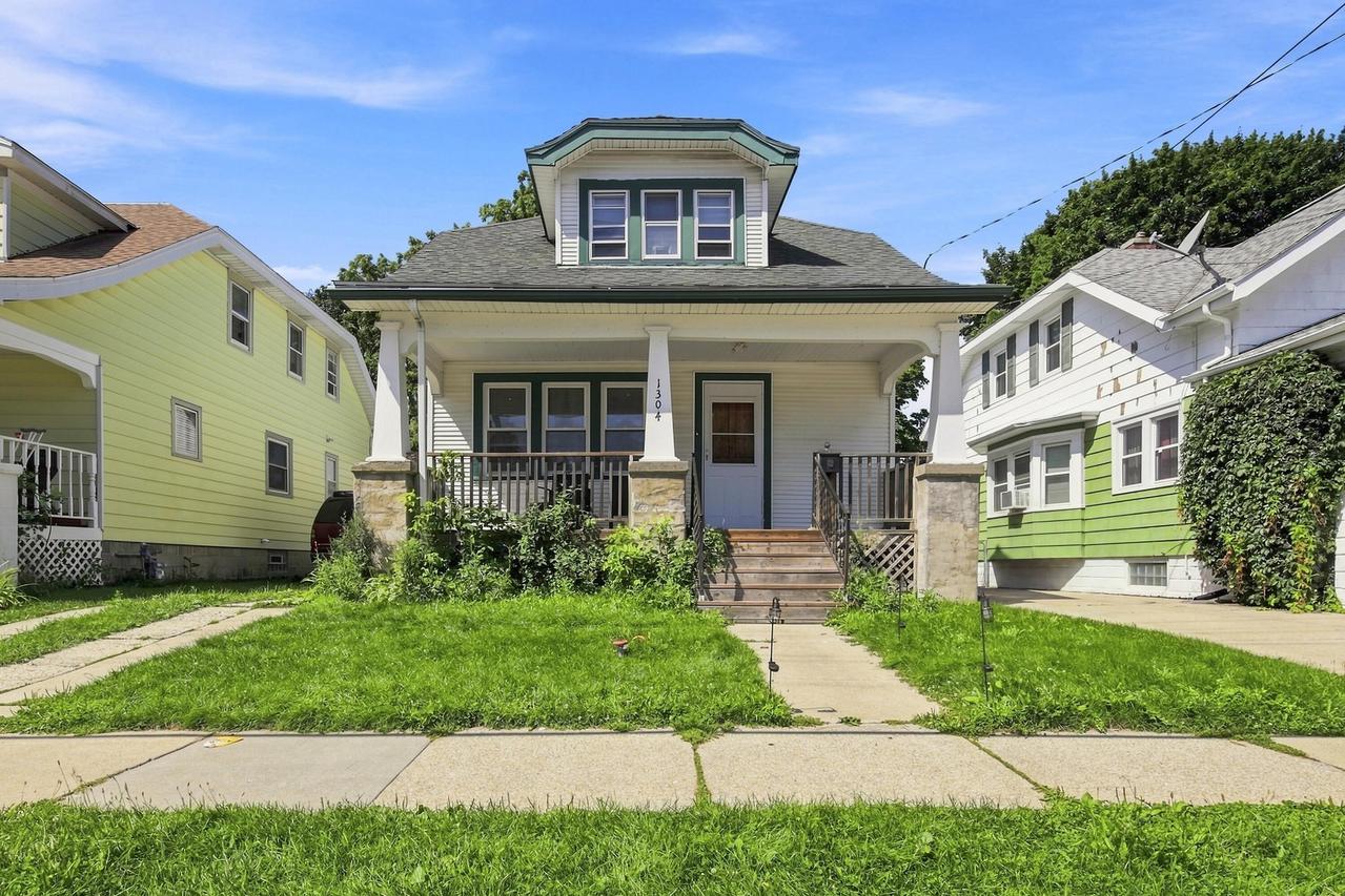 1304 Marquette St, Racine, WI 53404