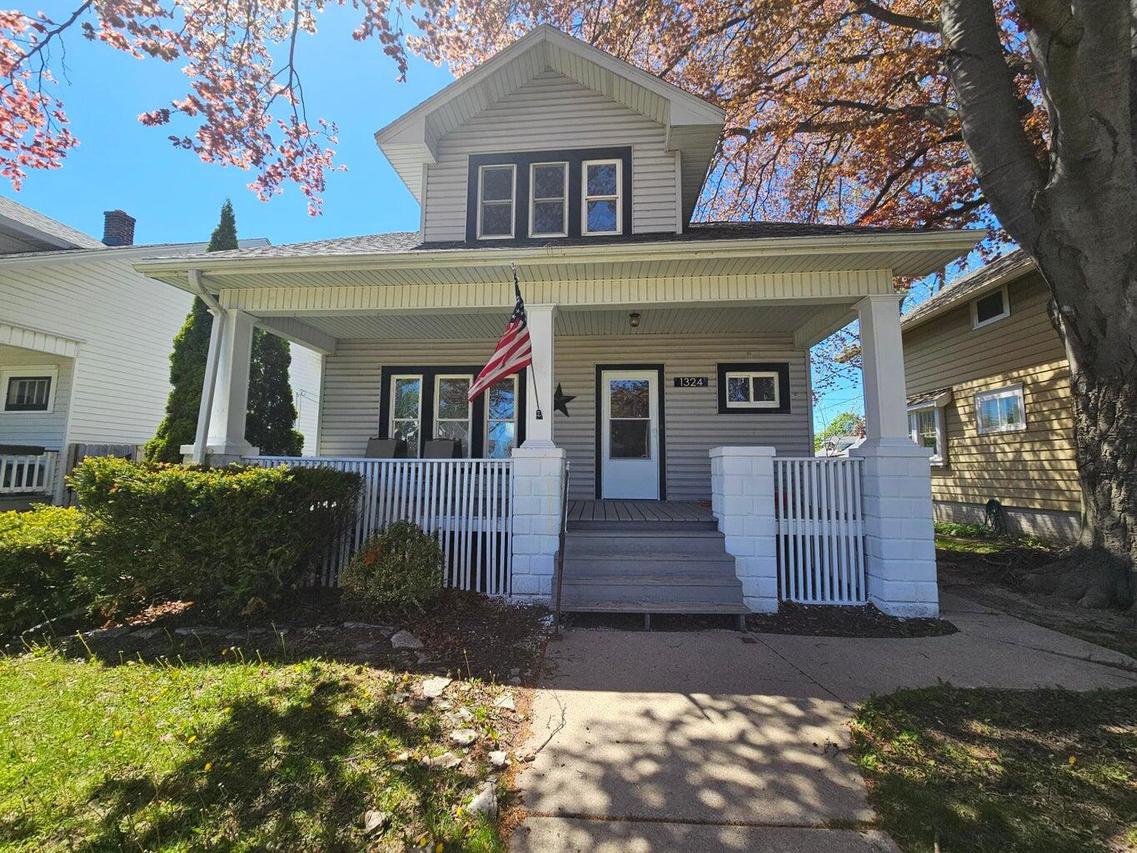 1324 Hayes Ave, Racine, WI 53405